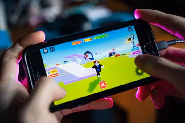 picture showcasing a kid playing roblox on a phone